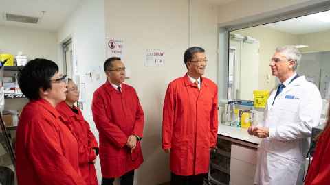 Chna's Education Minister Dr Huai Jinpeng (2nd from right) with Professor Rod Dunbar, Maurice Wilkins Centre.