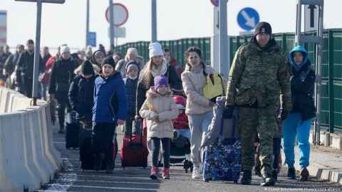 Queue of Ukrainian refugees 2022 